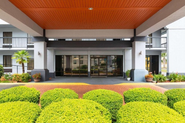 Baymont by Wyndham Mobile/Tillmans Corner image 10