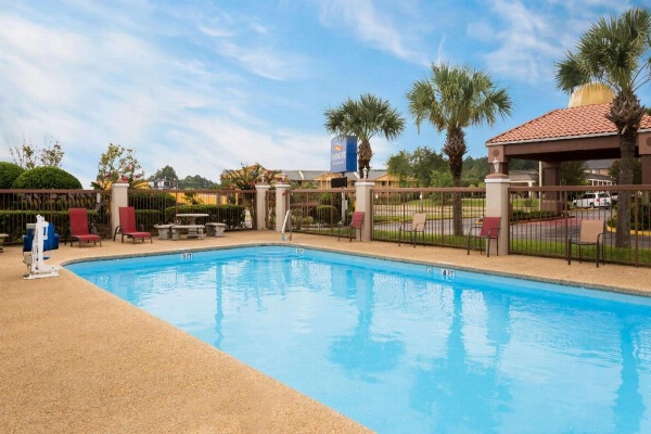 Baymont by Wyndham Mobile/Tillmans Corner image 6